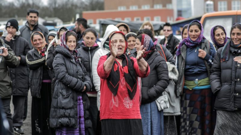 Изследване: Ромите в България работят все повече на светло, но децата им учат в сегрегирани училища